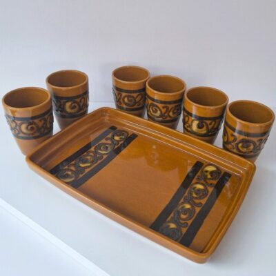 Zestaw Ceramiczny Vintage - 6 Kubków na Tacy Retro Kamionka