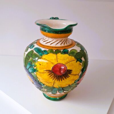 Włoski Dzbanek Majolica Sgraffito – Vintage Rękodzieło