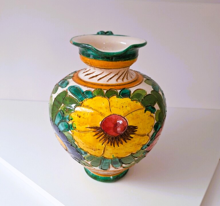 Włoski Dzbanek Majolica Sgraffito – Vintage Rękodzieło