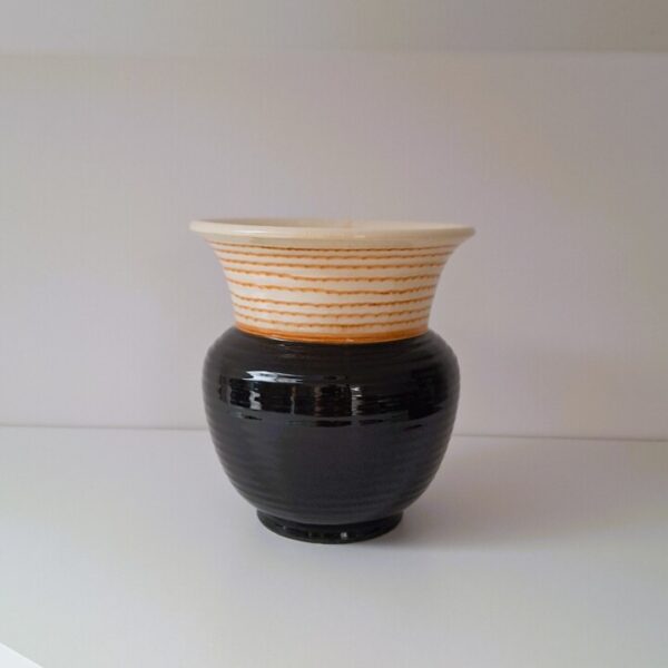 Ceramiczny wazon vintage Dwukolorowy w prążki –  design z lat 70.
