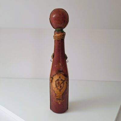 Kolekcjonerska butelka / karafka vintage w skórzanej oprawie