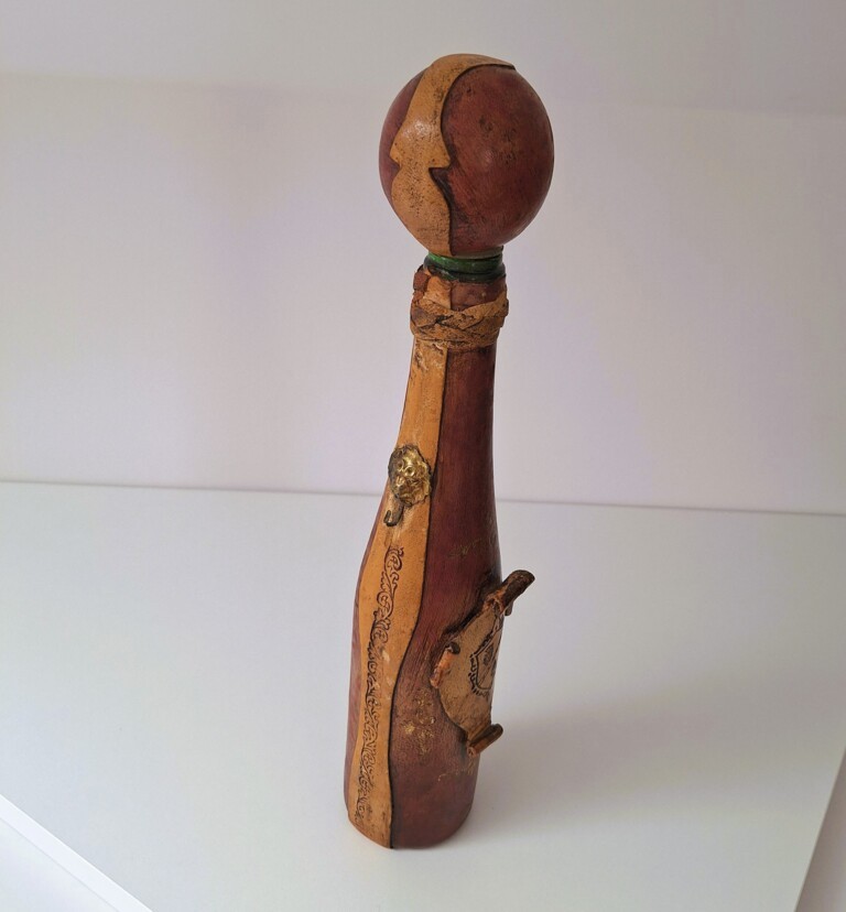 Kolekcjonerska butelka / karafka vintage w skórzanej oprawie