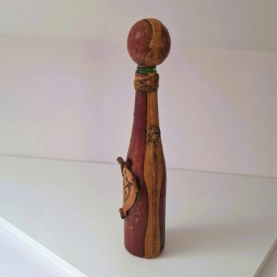 Kolekcjonerska butelka / karafka vintage w skórzanej oprawie