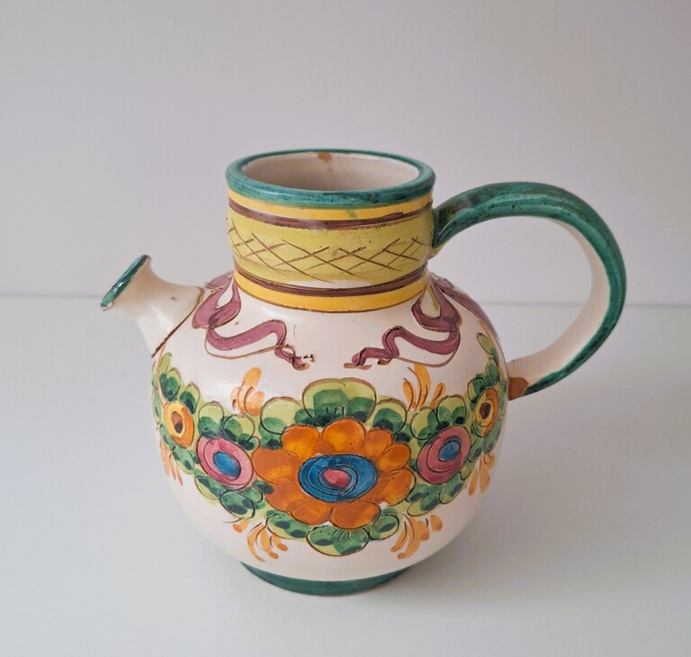 Włoski Dzbanek Ceramiczny Majolika Vintage – Sygnowany „Italy”