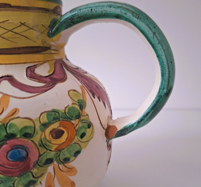 Włoski Dzbanek Ceramiczny Majolika Vintage – Sygnowany „Italy”