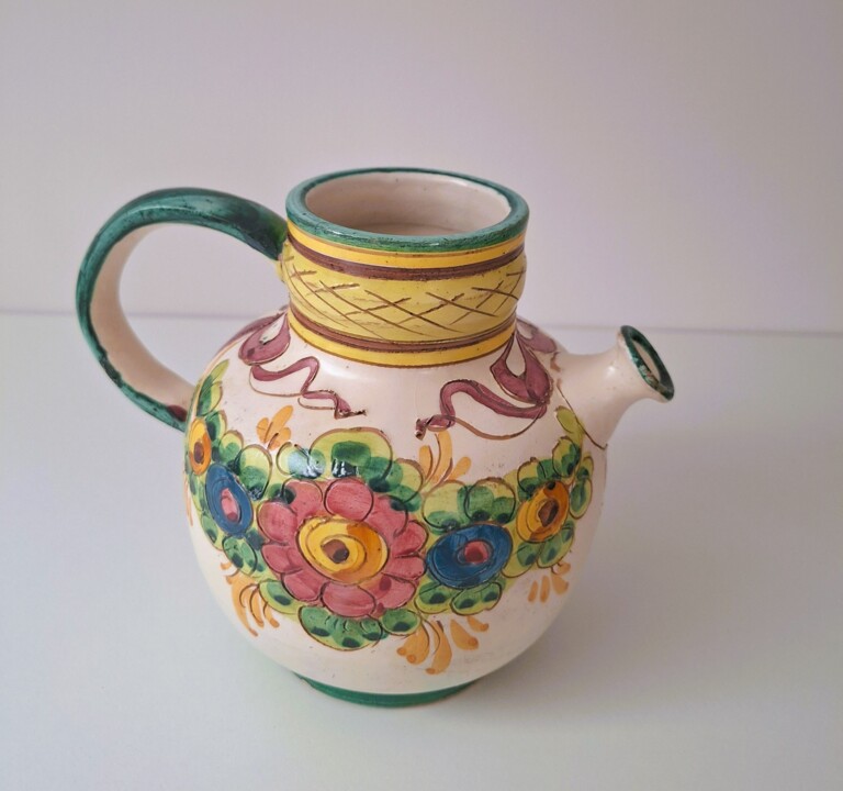 Włoski Dzbanek Ceramiczny Majolika Vintage – Sygnowany „Italy”