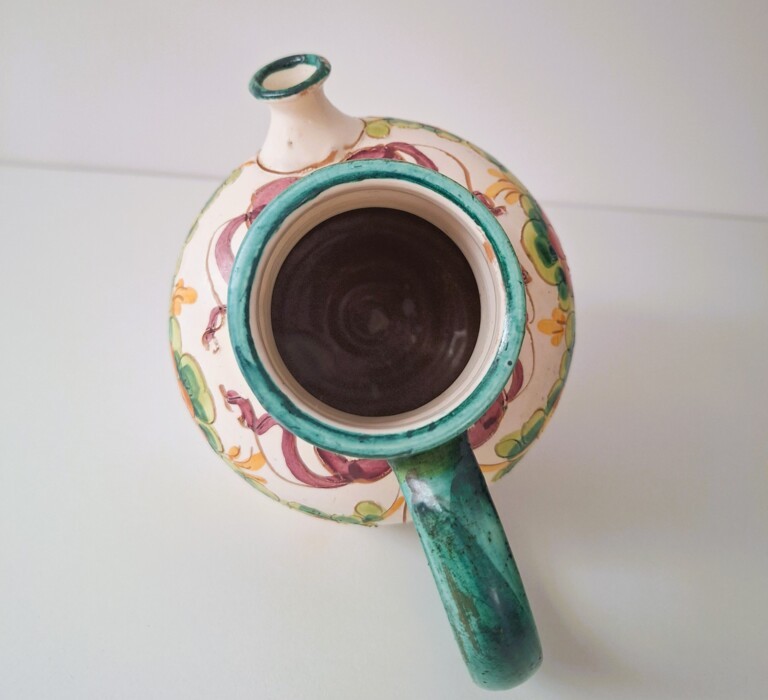 Włoski Dzbanek Ceramiczny Majolika Vintage – Sygnowany „Italy”