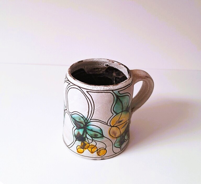 Unikatowy Ceramiczny Kubek Vintage – Sygnowane Rękodzieło