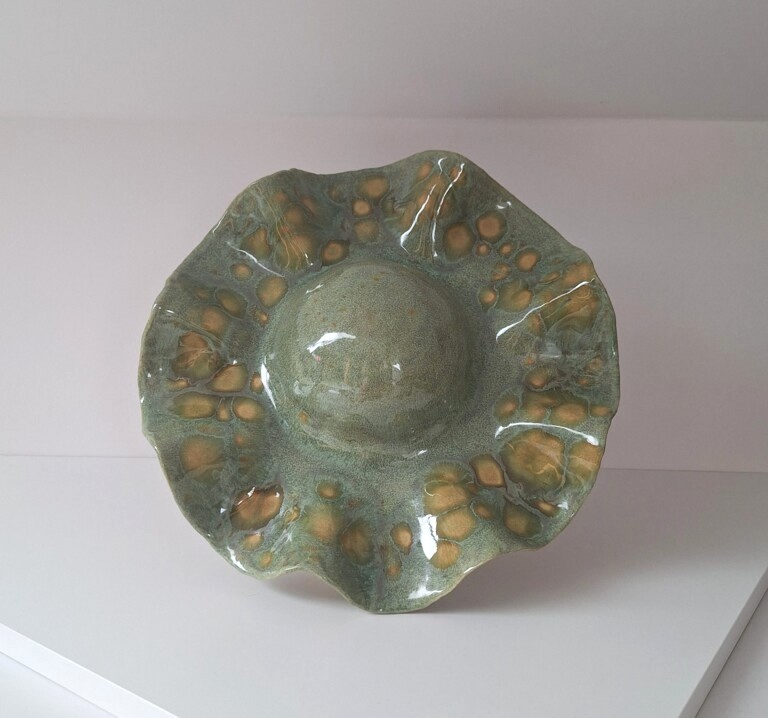 Ceramiczny Kapelusz Ścienny – Unikatowe Rękodzieło