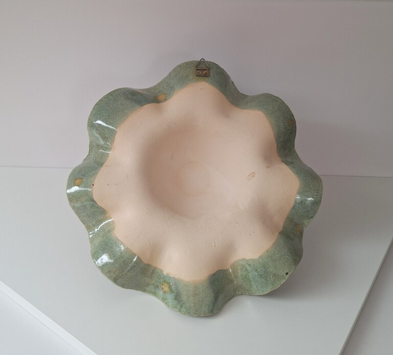 Ceramiczny Kapelusz Ścienny – Unikatowe Rękodzieło