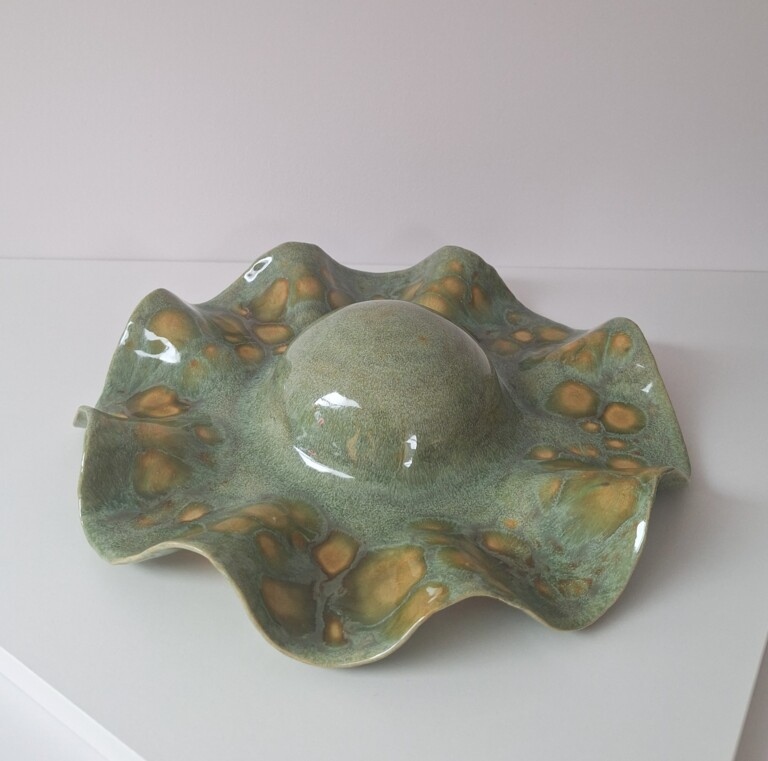 Ceramiczny Kapelusz Ścienny – Unikatowe Rękodzieło