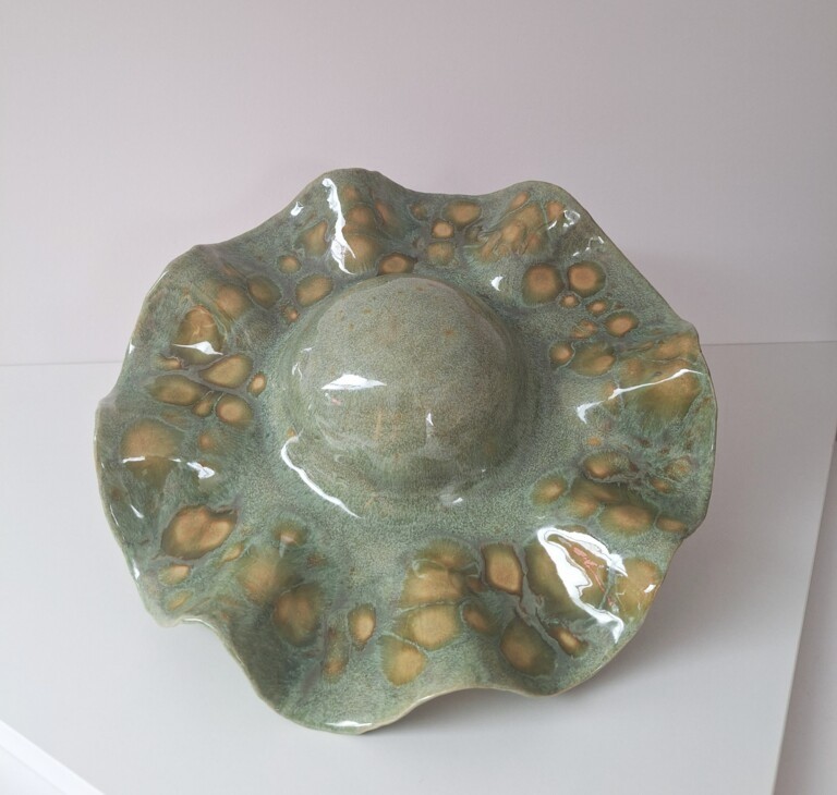 Ceramiczny Kapelusz Ścienny – Unikatowe Rękodzieło
