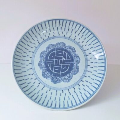Antyczny Chiński Talerz Porcelanowy – Znak Shou Długowieczność