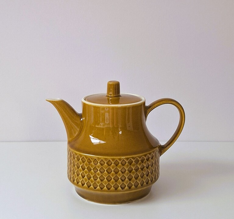 Porcelitowy Dzbanek Retro z Reliefem