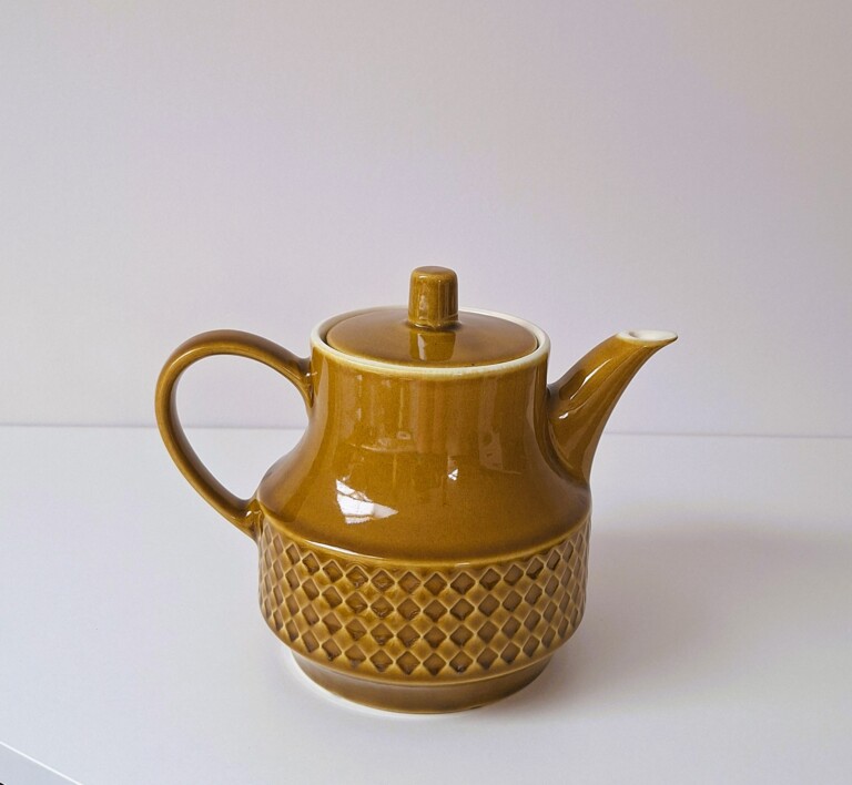 Porcelitowy Dzbanek Retro z Reliefem