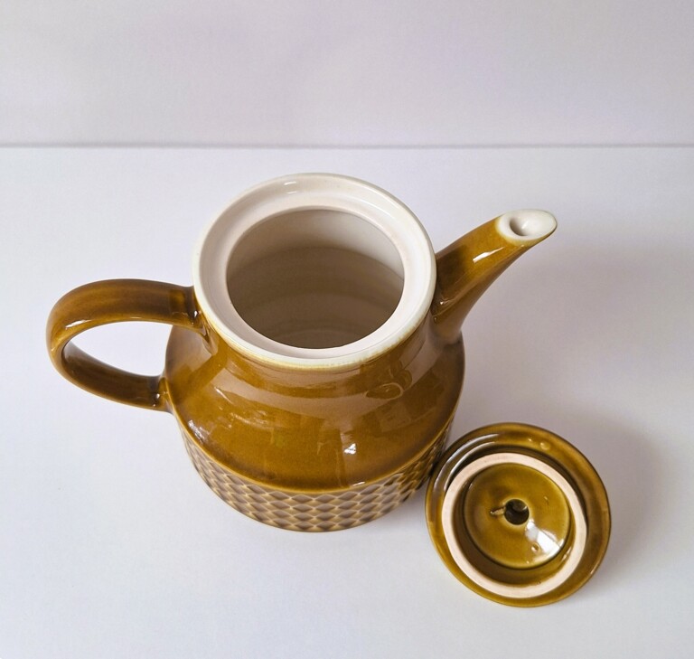 Porcelitowy Dzbanek Retro z Reliefem