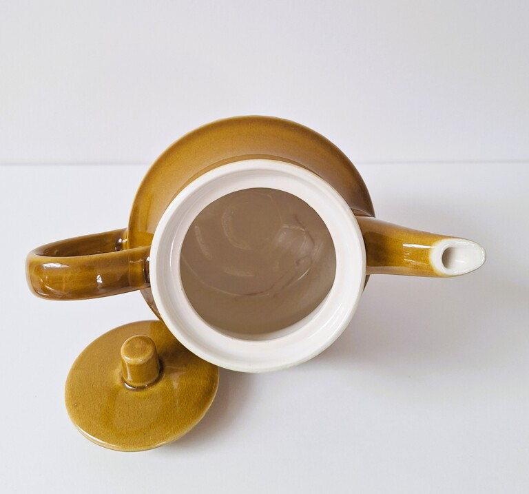 Porcelitowy Dzbanek Retro z Reliefem