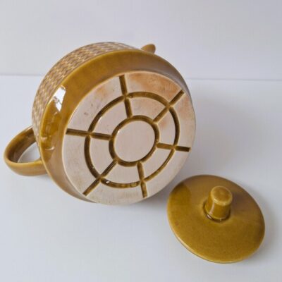 Porcelitowy Dzbanek Retro z Reliefem