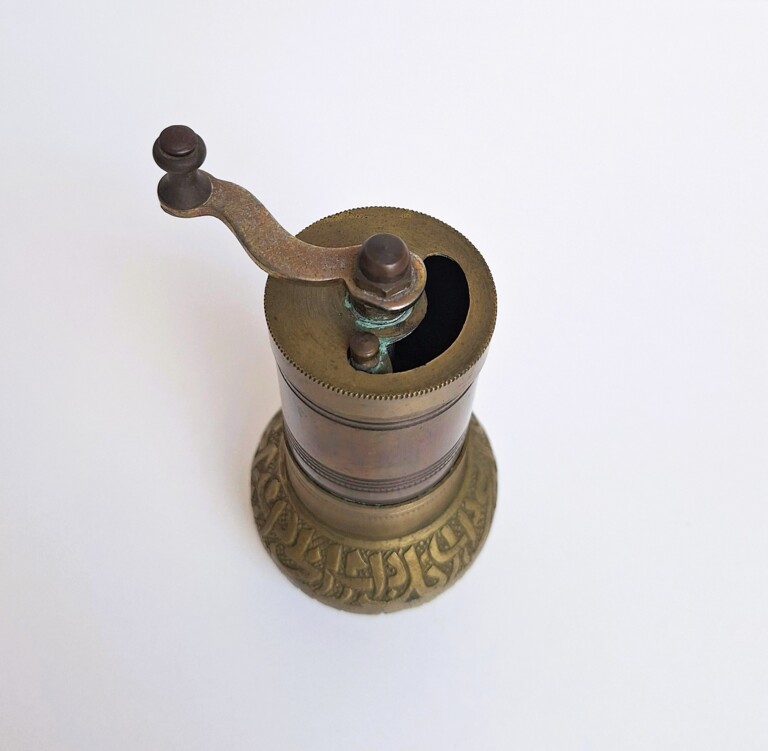 Tradycyjny Turecki Młynek Mosiężny – Klimat Vintage