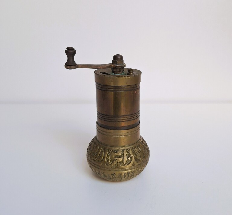 Tradycyjny Turecki Młynek Mosiężny – Klimat Vintage