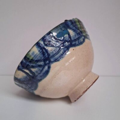 Ręcznie Robiona Misa Ceramiczna Z Niebieskim Motywem