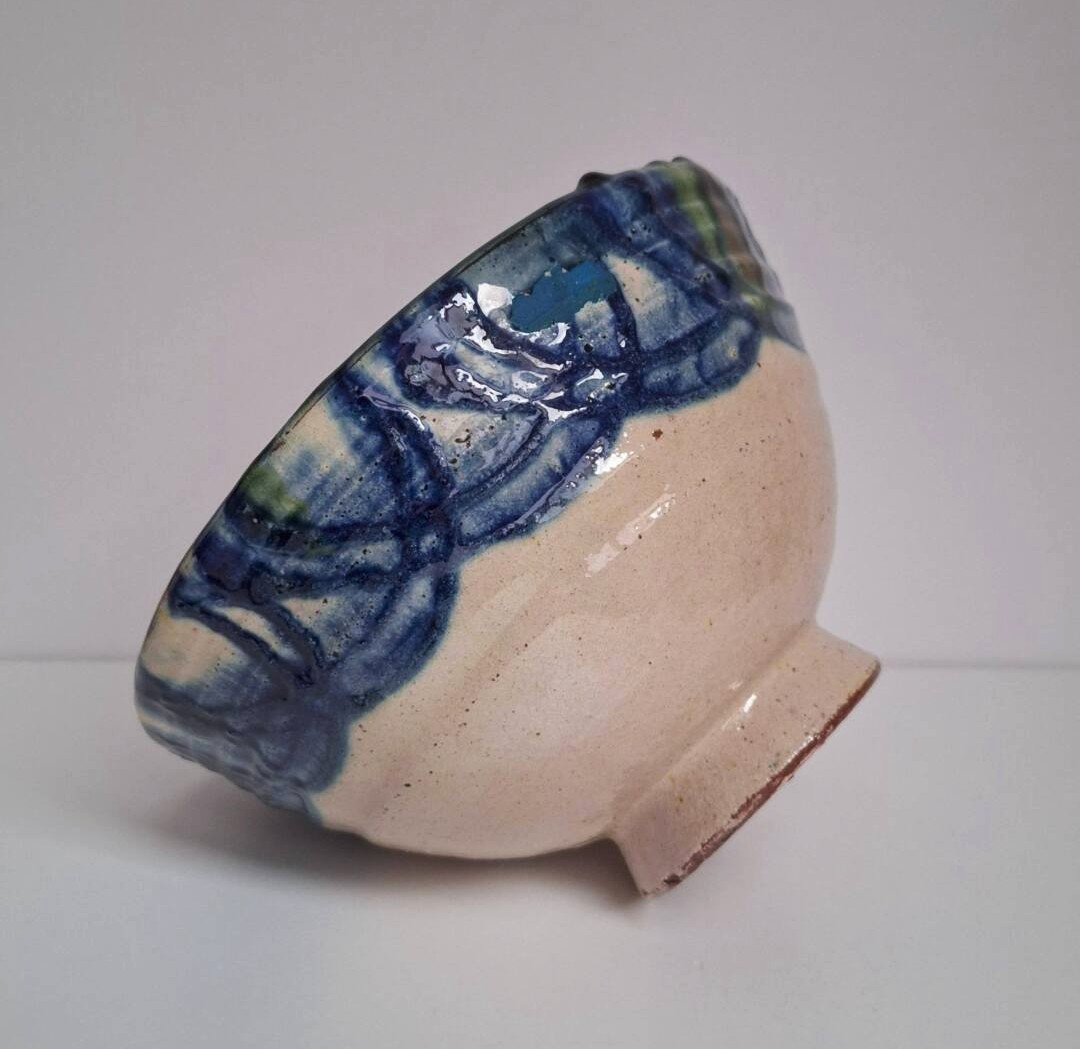 Ręcznie Robiona Misa Ceramiczna Z Niebieskim Motywem