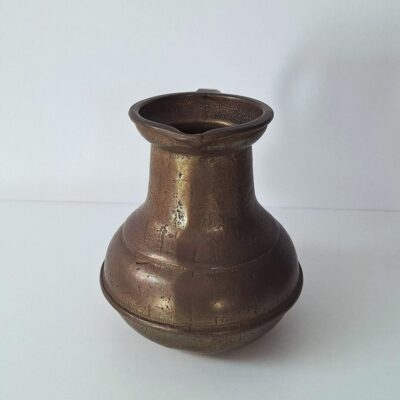 Mosiężny dzbanek dekoracyjny w stylu rustykalnym / vintage