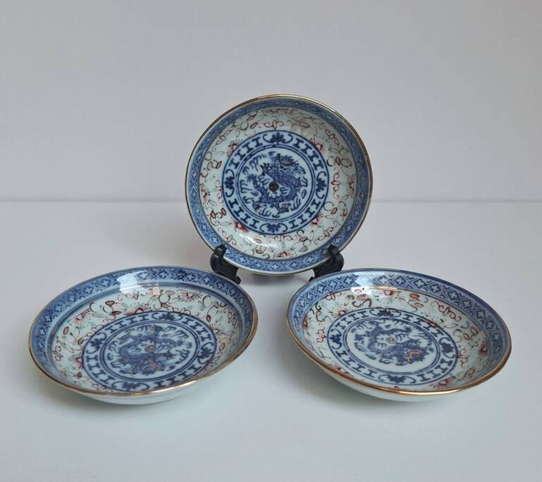 Zestaw 3 talerzyków, spodków – porcelana ryżowa Hong Kong SHL