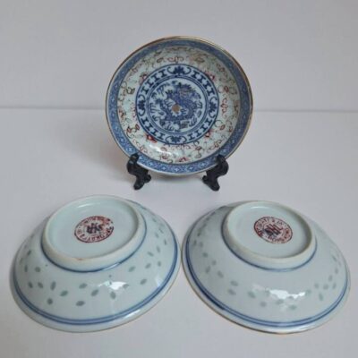 Zestaw 3 talerzyków, spodków – porcelana ryżowa Hong Kong SHL