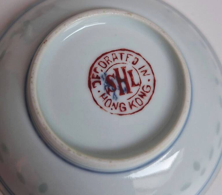 Zestaw 3 talerzyków, spodków – porcelana ryżowa Hong Kong SHL