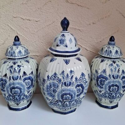 Komplet 3 Wazonów z Pokrywą Delft Holland - Ceramiczne Amfory