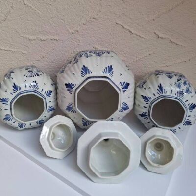 Komplet 3 Wazonów z Pokrywą Delft Holland - Ceramiczne Amfory