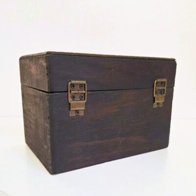 Szkatułka Drewniana Kuferek Vintage – Ozdobna Skrzynka Retro