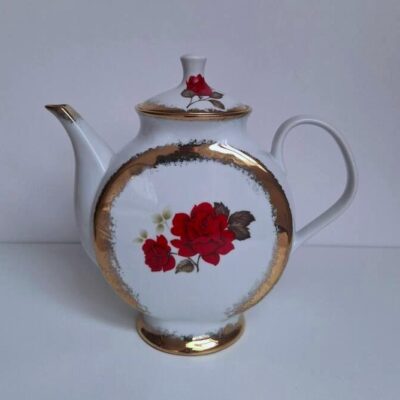 Porcelanowy Dzbanek LUBIANA Retro – Czerwone Róże i Złoto