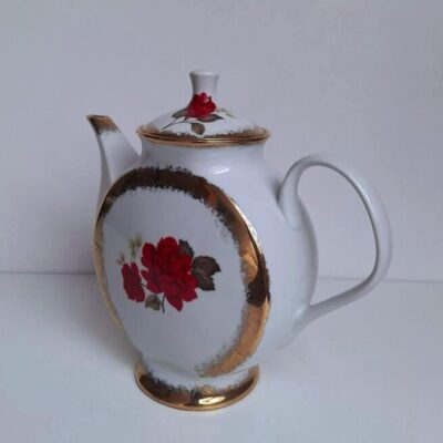 Porcelanowy Dzbanek LUBIANA Retro – Czerwone Róże i Złoto