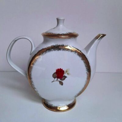 Porcelanowy Dzbanek LUBIANA Retro – Czerwone Róże i Złoto