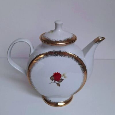 Porcelanowy Dzbanek LUBIANA Retro – Czerwone Róże i Złoto