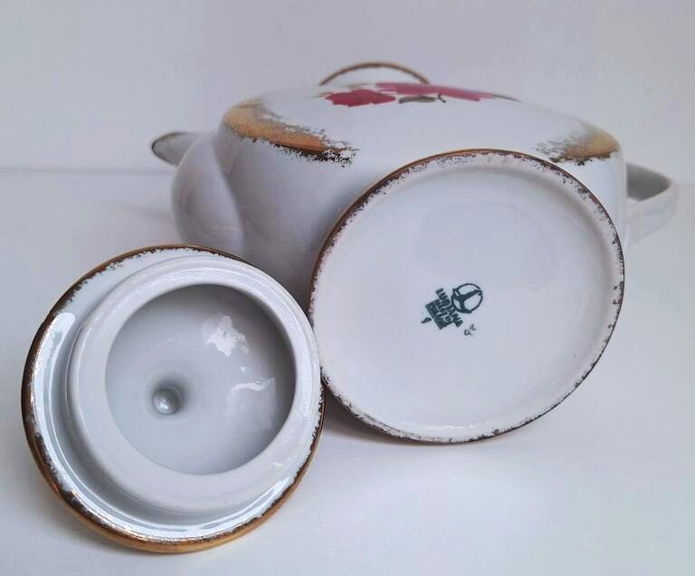 Porcelanowy Dzbanek LUBIANA Retro – Czerwone Róże i Złoto