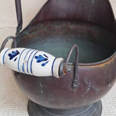 Antyczna Węglarka Miedziana Lwie Głowy Ceramika Delft Vintage