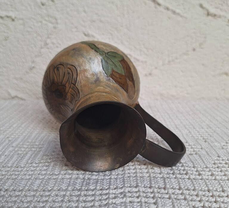 Mosiężny Dzbanek Vintage – Ręczny Grawer Kwiatowy