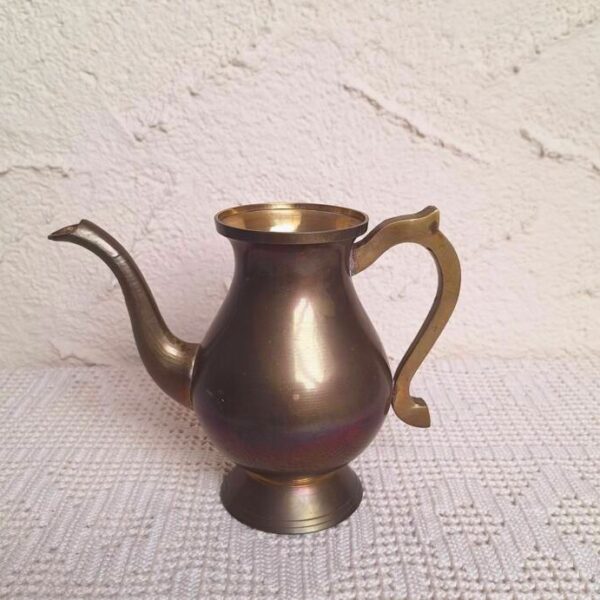 Mosiężny Dzbanek Vintage – Orientalna Dekoracja