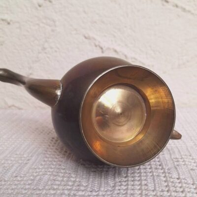 Mosiężny Dzbanek Vintage – Orientalna Dekoracja