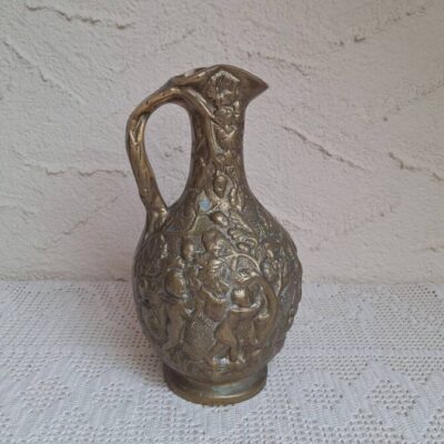 Mosiężny Dzban Vintage – Sceny Winobrania i Putta, Bogaty Relief