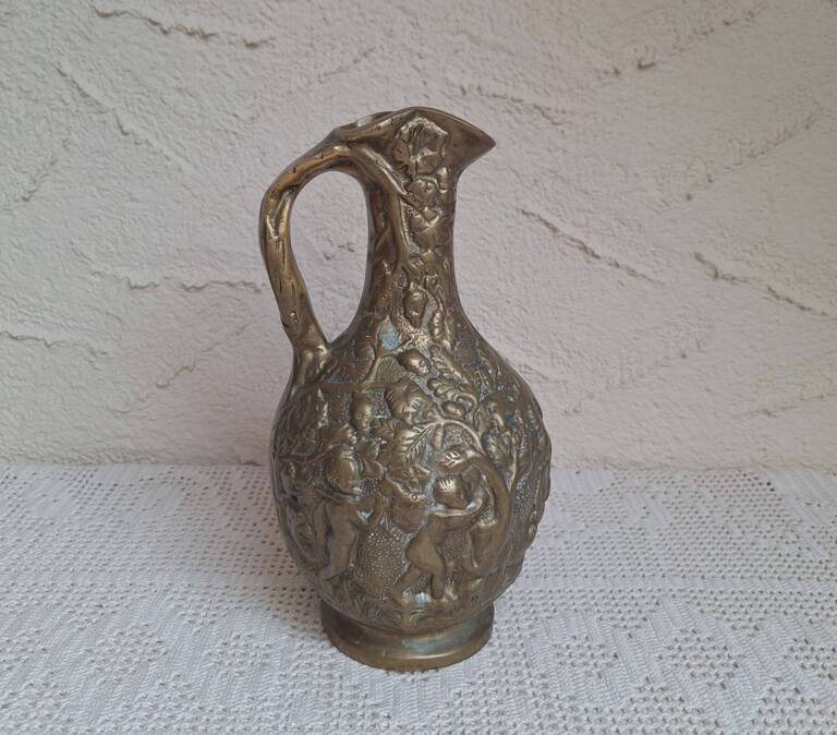 Mosiężny Dzban Vintage – Sceny Winobrania i Putta, Bogaty Relief