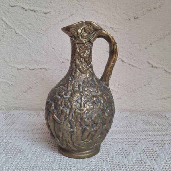 Mosiężny Dzban Vintage – Sceny Winobrania i Putta, Bogaty Relief