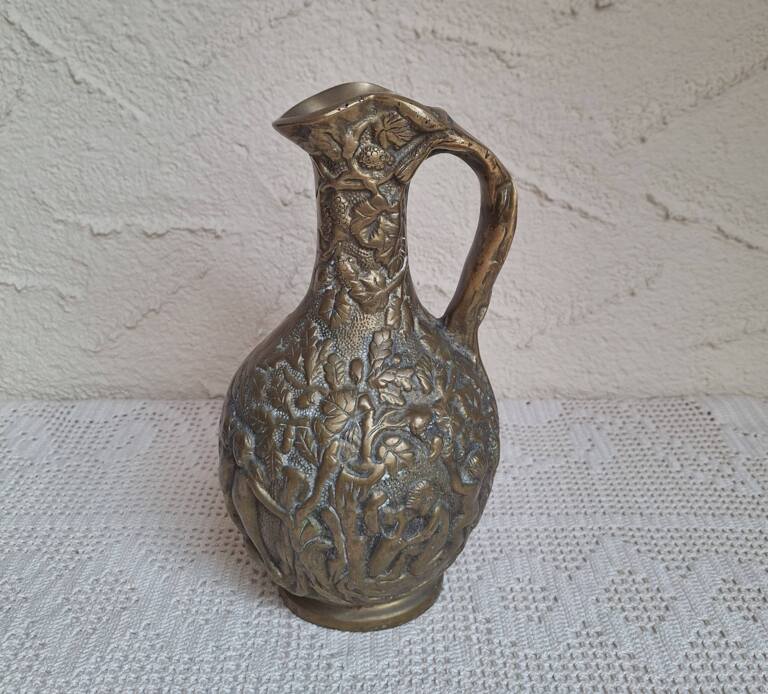 Mosiężny Dzban Vintage – Sceny Winobrania i Putta, Bogaty Relief