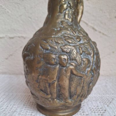 Mosiężny Dzban Vintage – Sceny Winobrania i Putta, Bogaty Relief