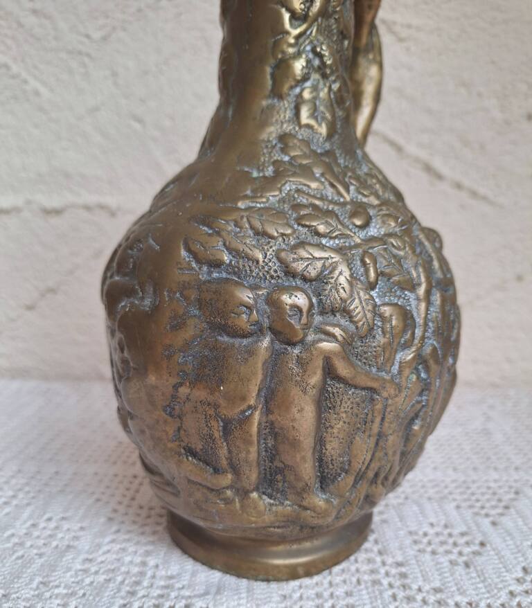 Mosiężny Dzban Vintage – Sceny Winobrania i Putta, Bogaty Relief