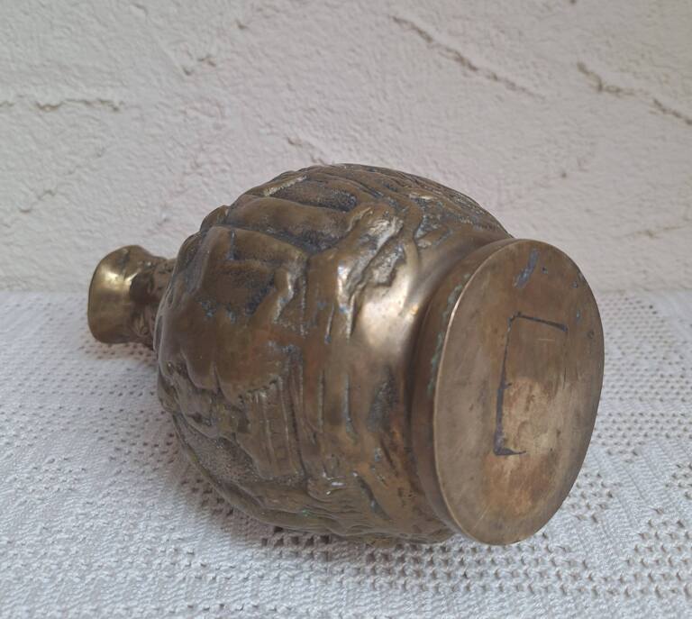 Mosiężny Dzban Vintage – Sceny Winobrania i Putta, Bogaty Relief