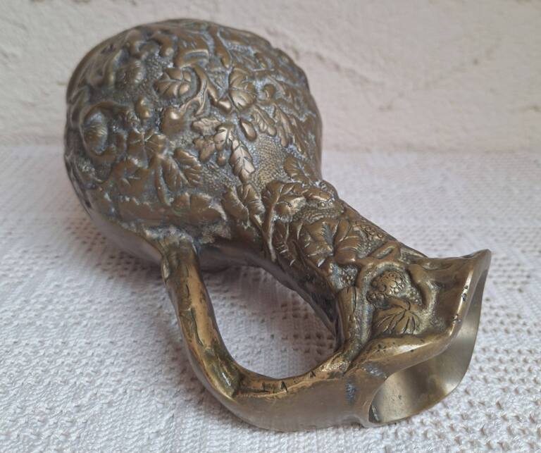 Mosiężny Dzban Vintage – Sceny Winobrania i Putta, Bogaty Relief